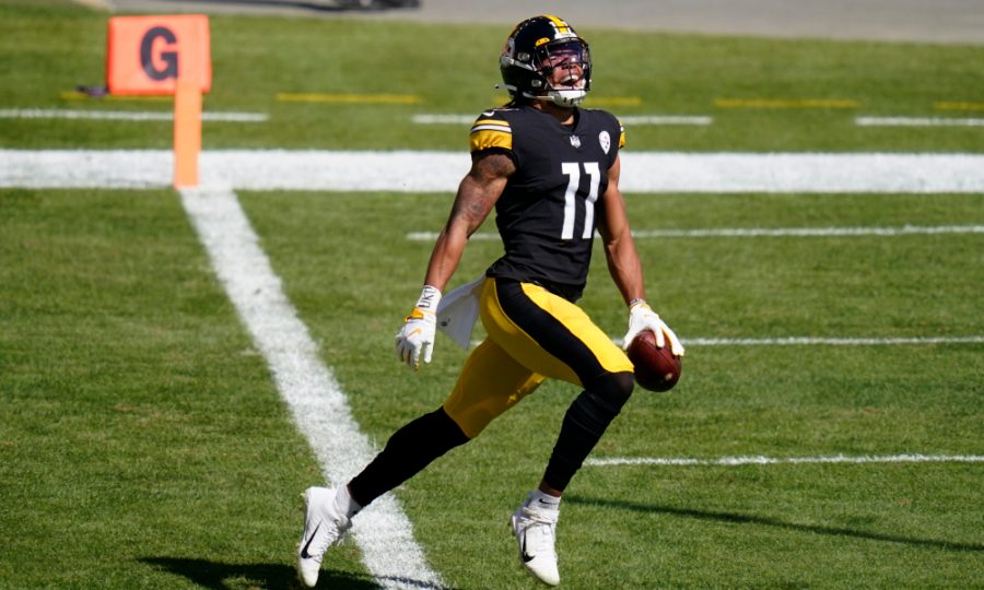 Rookie receiver Chase Claypool has himself a day for the Pittsburgh Steelers with 116 total yards and four touchdowns in Week 5 win over the Philadelphia Eagles. 